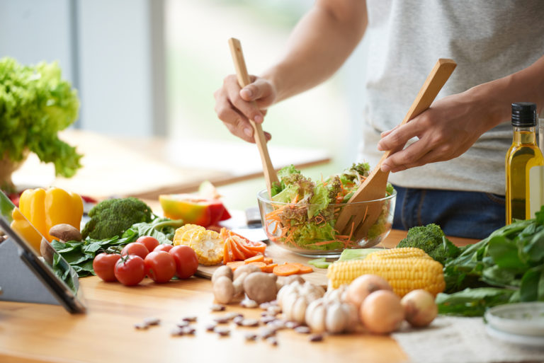L’alimentation à dominante végétale engendre une baisse de la mortalité et de la morbidité