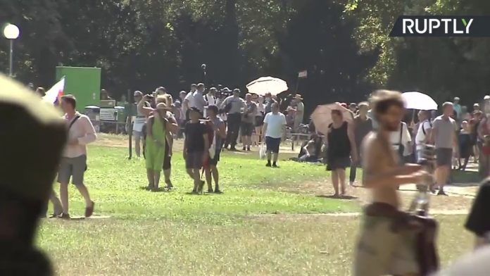 Allemagne : manifestation contre les mesures anti-coronavirus à Stuttgart