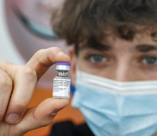 Tribune: « Une nouvelle religion vaccinale est née en Occident »